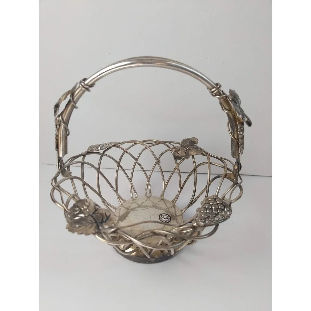Godinger Silver Grape Vine Leaf Fruit Bread Bowl Basket w/ Handle 7 1/2